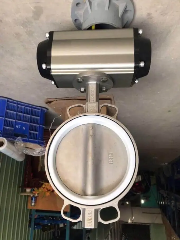 van bướm điều khiển khí nén